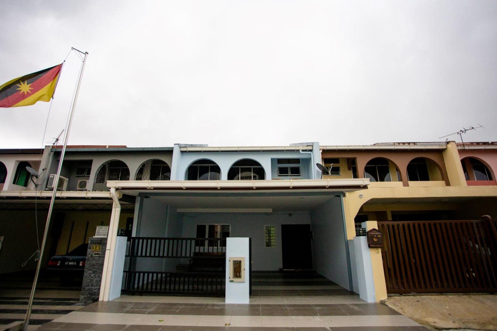 Hom2Rex Kuching Homestay Taman Timberland Екстериор снимка