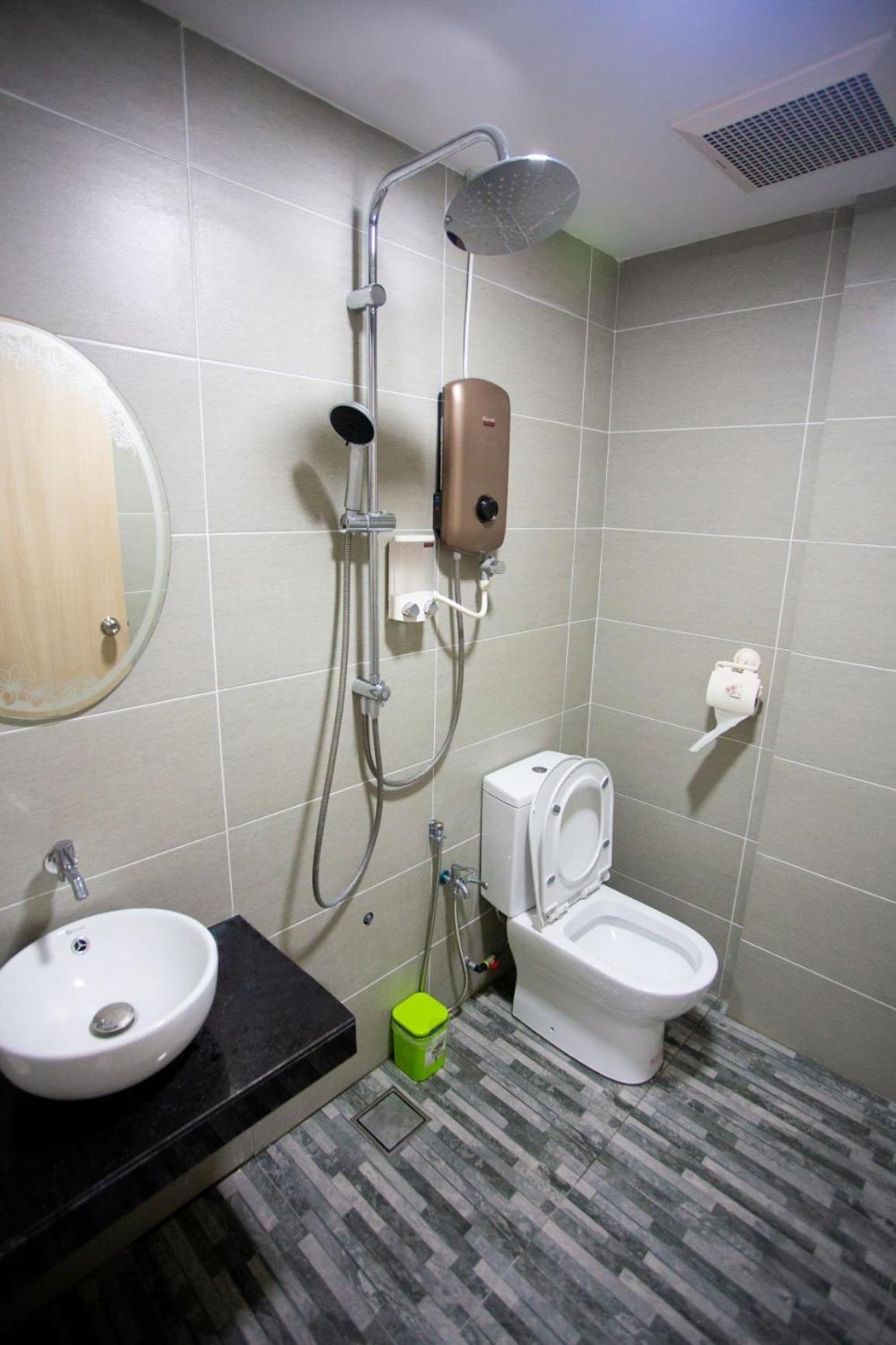 Hom2Rex Kuching Homestay Taman Timberland Екстериор снимка